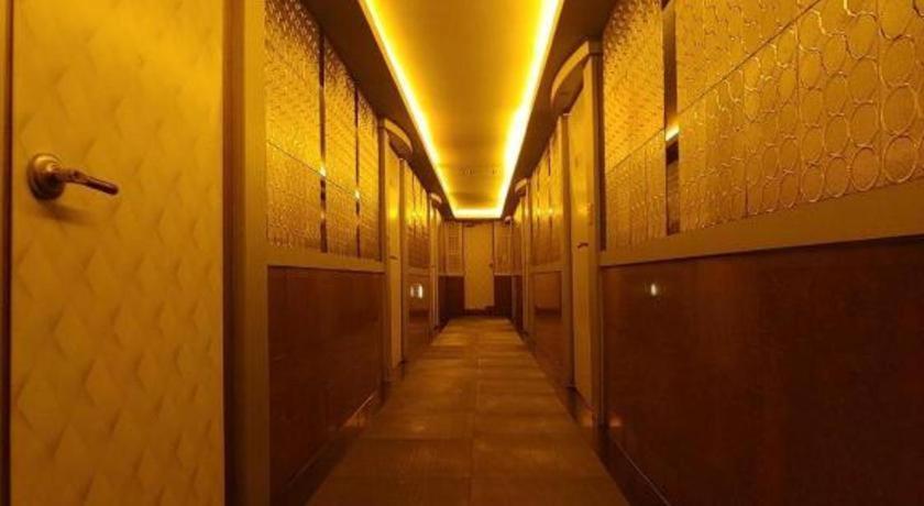 Sky Hotel Чханвон Экстерьер фото