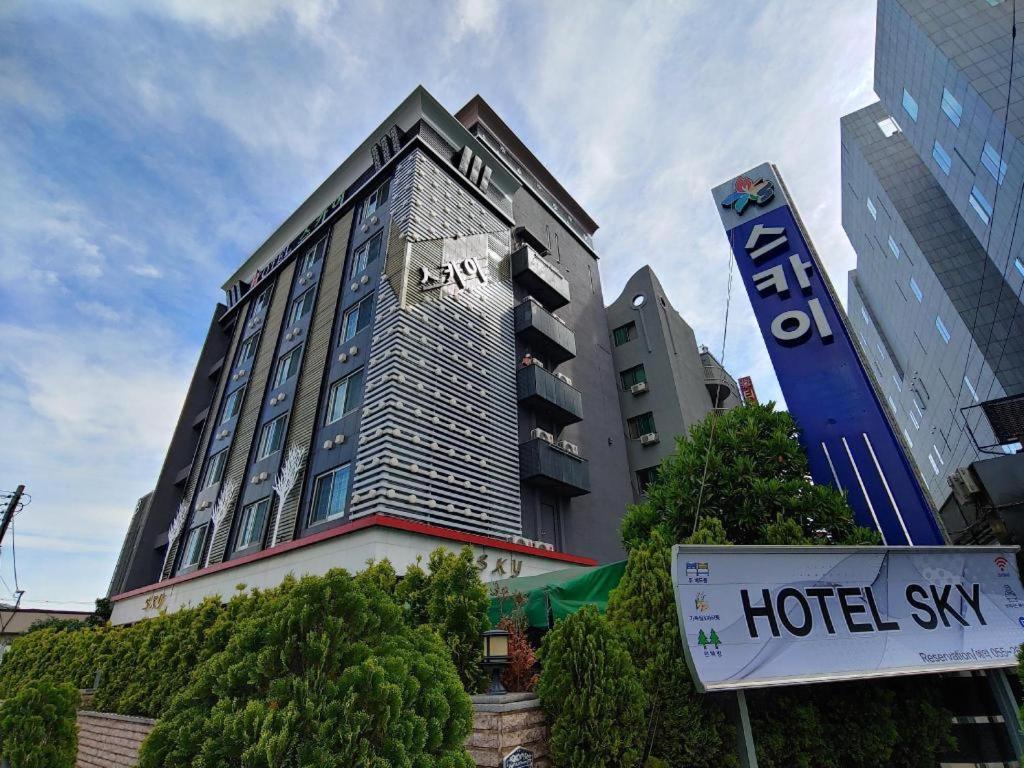 Sky Hotel Чханвон Экстерьер фото
