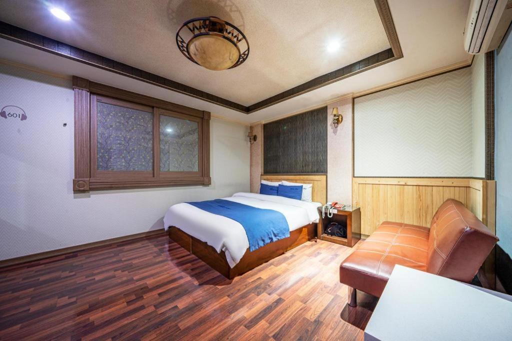 Sky Hotel Чханвон Экстерьер фото