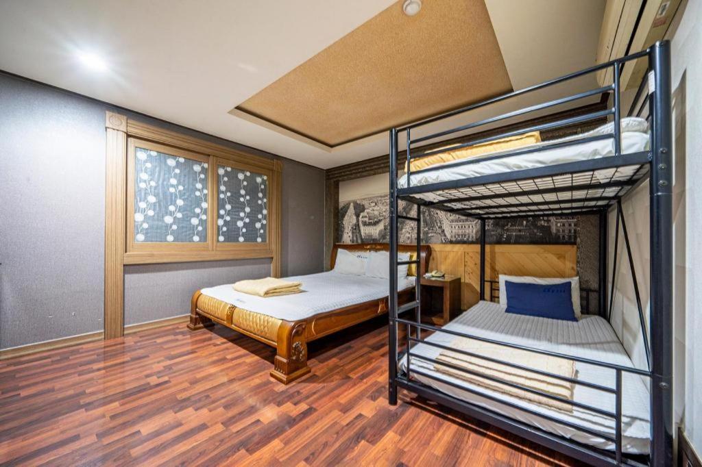 Sky Hotel Чханвон Экстерьер фото