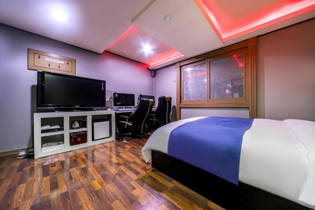 Sky Hotel Чханвон Экстерьер фото