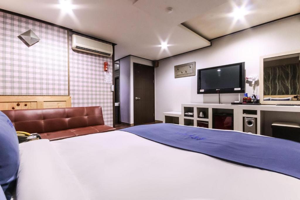 Sky Hotel Чханвон Экстерьер фото