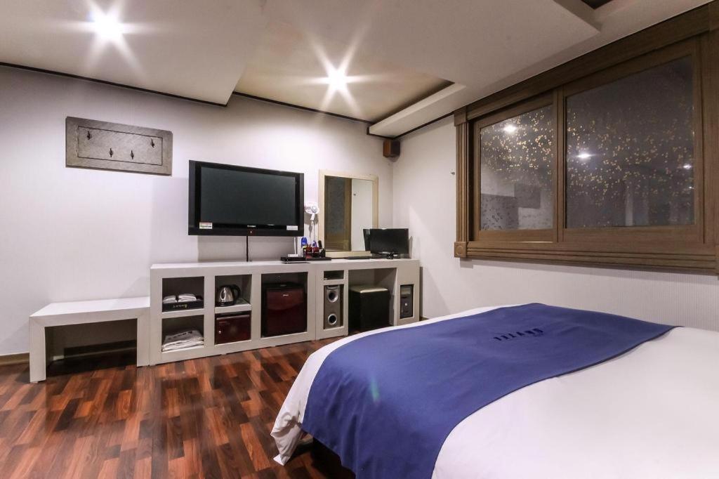 Sky Hotel Чханвон Экстерьер фото