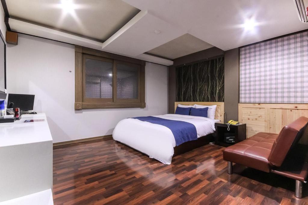 Sky Hotel Чханвон Экстерьер фото