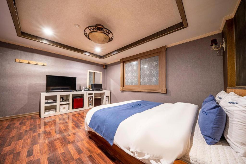 Sky Hotel Чханвон Экстерьер фото