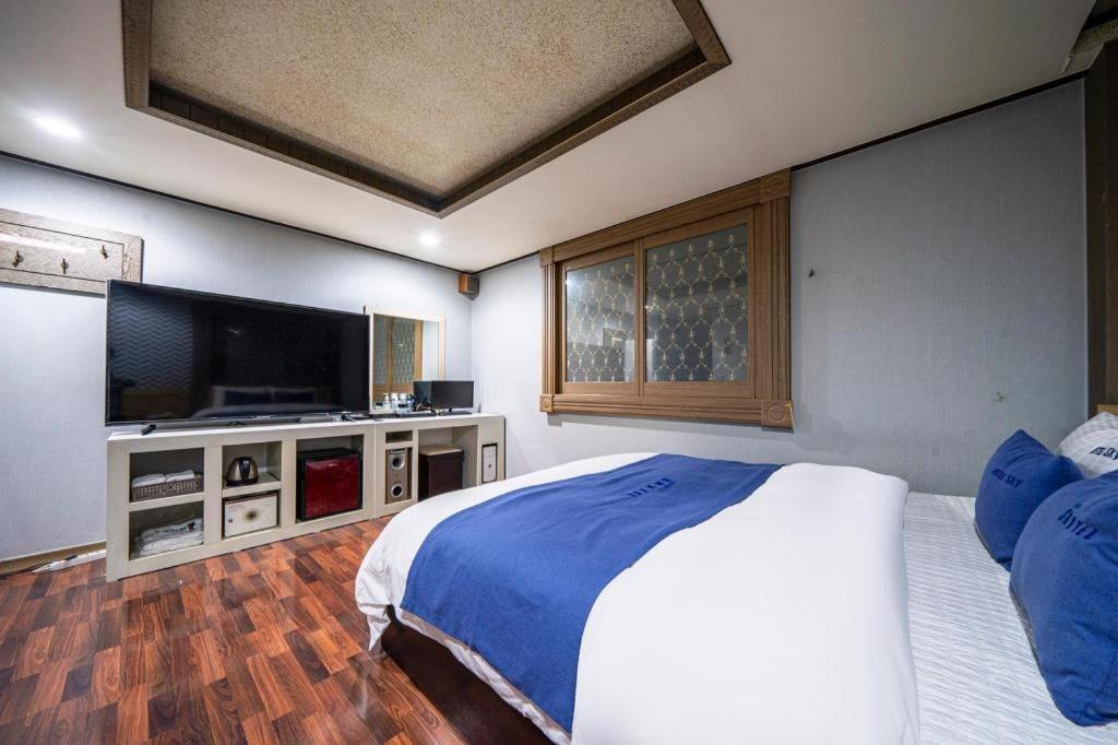Sky Hotel Чханвон Экстерьер фото