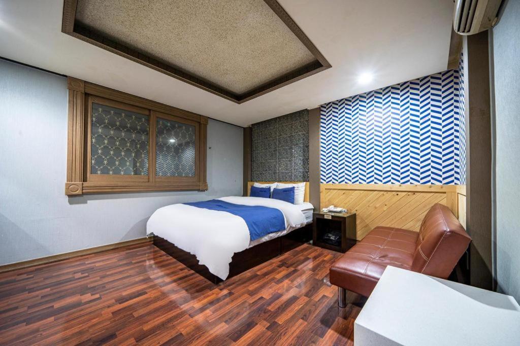 Sky Hotel Чханвон Экстерьер фото