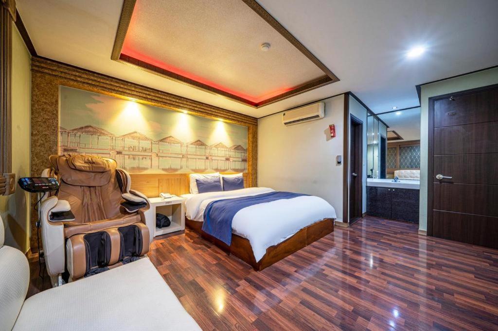 Sky Hotel Чханвон Экстерьер фото