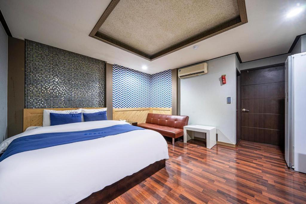 Sky Hotel Чханвон Экстерьер фото