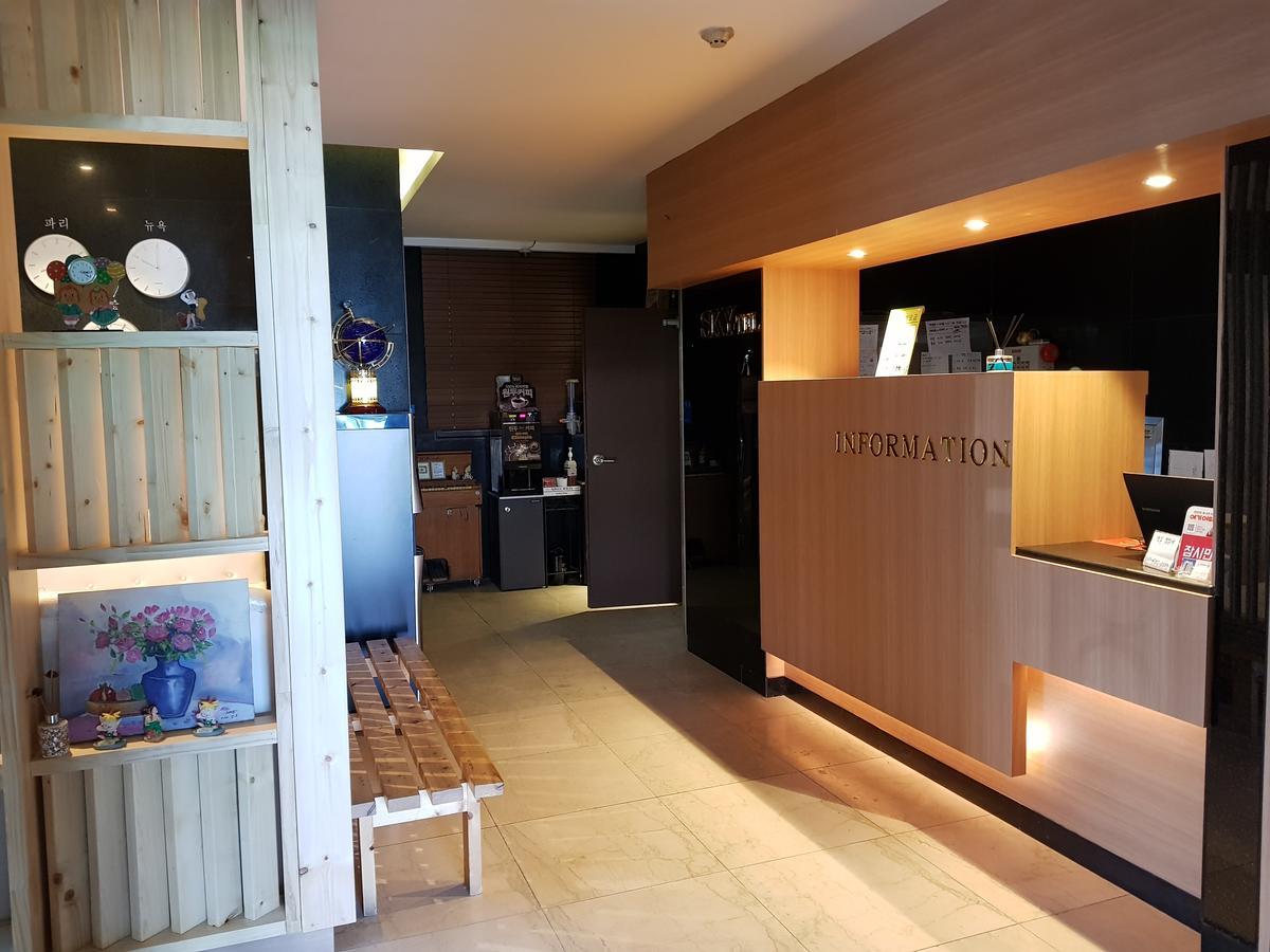 Sky Hotel Чханвон Экстерьер фото